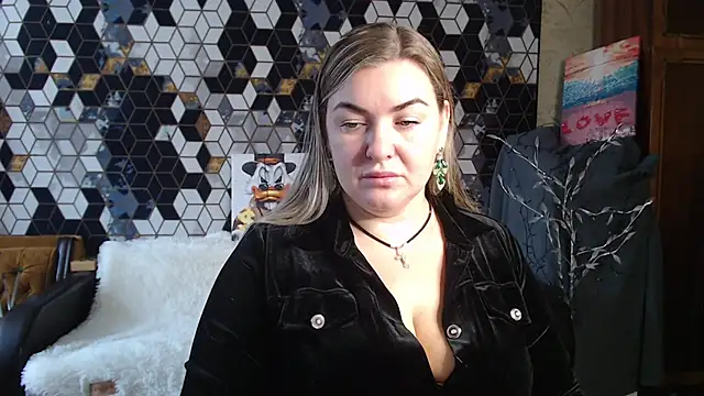 NikaSkylink online show from February 2026 05:18:02 AM