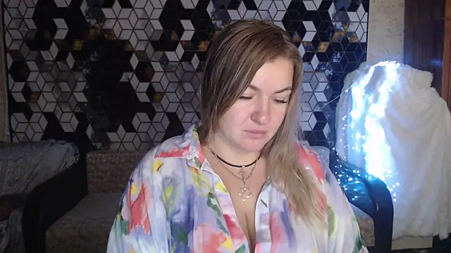 NikaSkylink online show from November 2025 08:09:01 PM