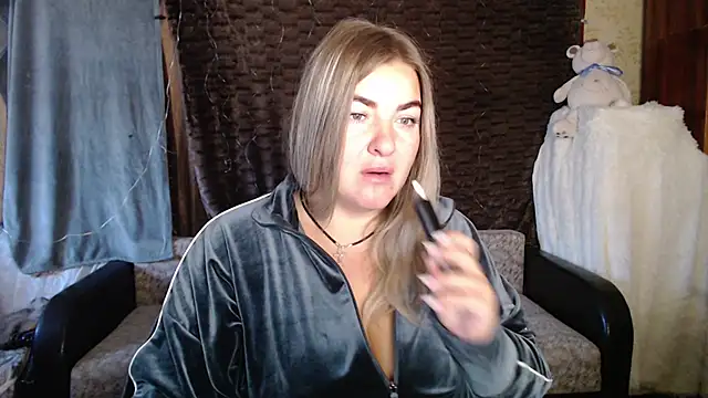 NikaSkylink online show from October 2025 03:40:02 AM