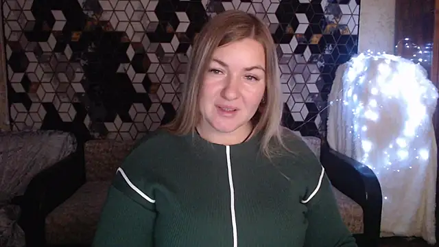 NikaSkylink online show from November 2025 08:09:02 PM