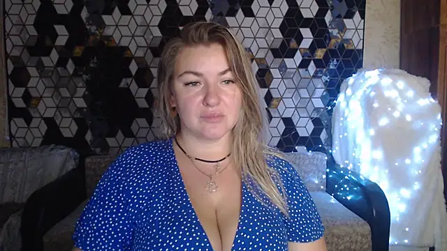 NikaSkylink online show from November 2025 08:02:01 PM