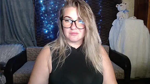 NikaSkylink online show from October 2025 07:37:01 PM