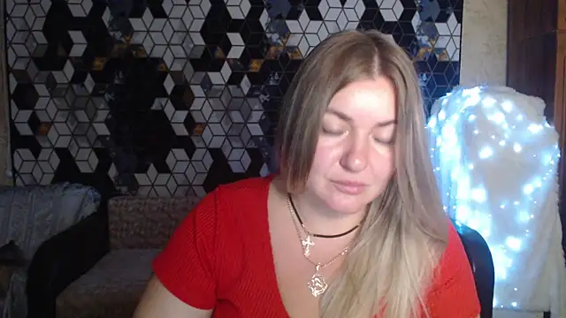 NikaSkylink online show from November 2025 08:12:01 PM