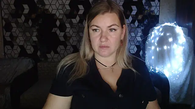 NikaSkylink online show from November 2025 08:08:01 PM