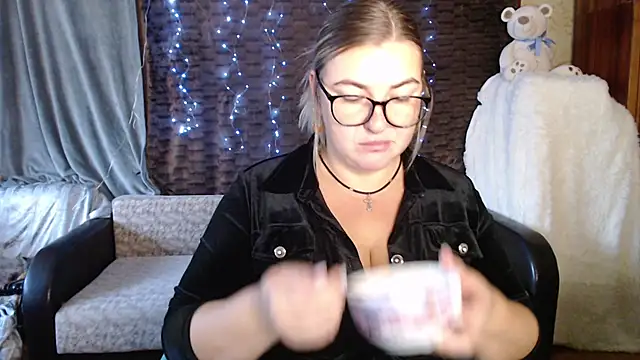 NikaSkylink online show from October 2025 04:00:02 AM