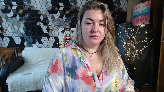 NikaSkylink online show from February 2026 05:18:01 AM