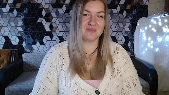 NikaSkylink online show from December 2025 05:13:01 AM