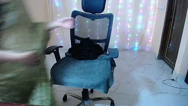 Snapshot of Divvya_ chatting on January 2026 06:03:02 PM Divvya online show from January 2026 06:03:02 PM