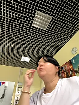 Liza Will online show from November 2025 09:53:02 AM