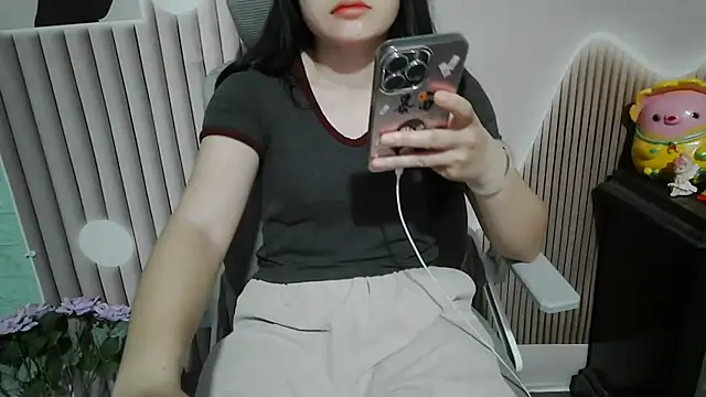 Snapshot of Emachiii chatting on October 2025 12:11:01 AM Emachiii online show from October 2025 12:11:01 AM