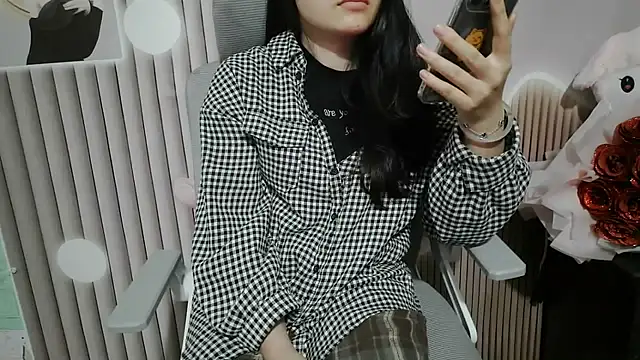 Emachiii online show from December 2025 06:25:02 AM