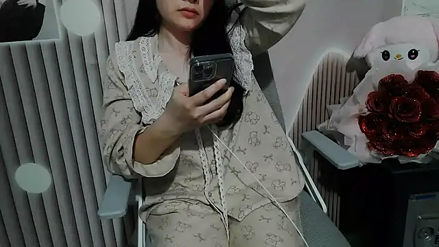 Emachiii online show from November 2025 01:43:02 PM