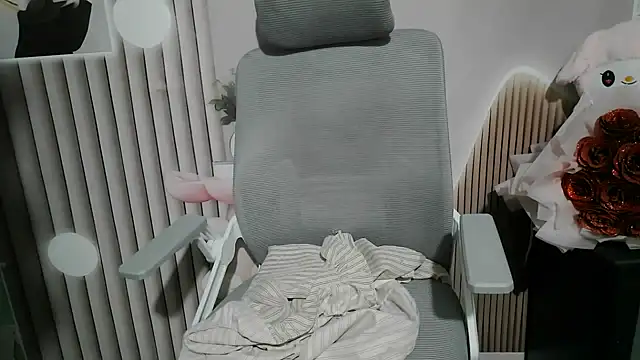 Emachiii online show from December 2025 12:26:01 PM