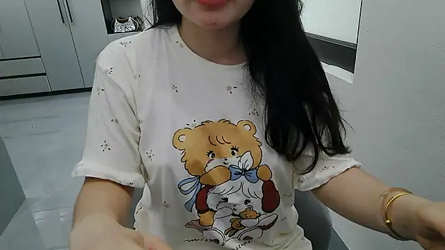 Emachiii online show from May 2026 01:49:02 AM
