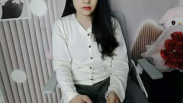 Emachiii online show from November 2025 12:11:02 AM