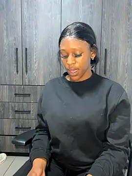 Snapshot of Spicy-Mommy chatting on October 2025 06:09:02 PM Spicy-Mommy online show from October 2025 06:09:02 PM
