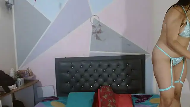 Snapshot of Adut_Akech chatting on June 2026 12:47:02 PM Adut Akech online show from June 2026 12:47:02 PM