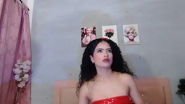 Adut Akech online show from December 2025 01:05:02 PM