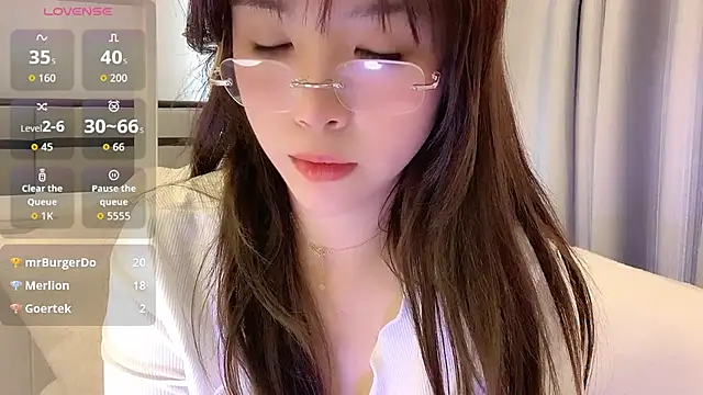 LunaDeVaal online show from April 2026 07:45:01 AM