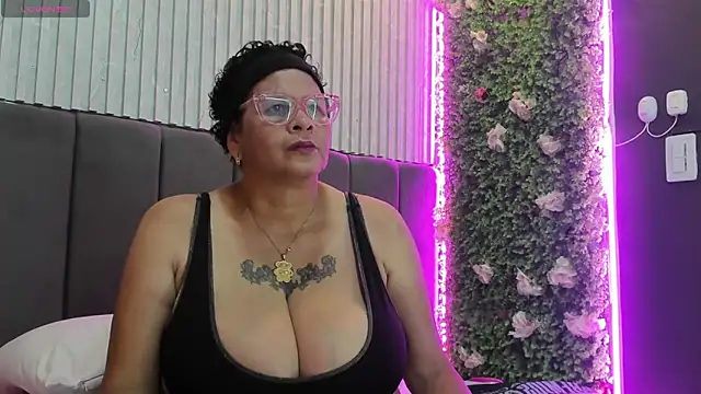 DinaDIRTY online show from October 2025 08:53:02 PM