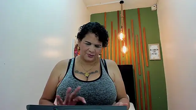 DinaDIRTY online show from February 2026 11:48:01 PM