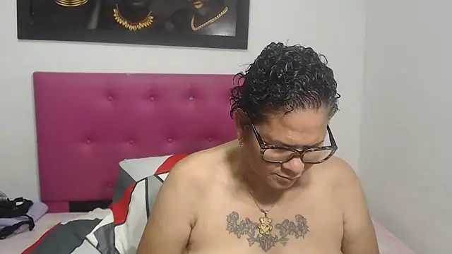 DinaDIRTY online show from November 2025 06:40:02 PM