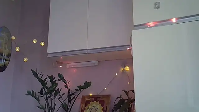 Snapshot of Krystal_82 chatting on October 2025 09:09:02 AM Krystal 82 online show from October 2025 09:09:02 AM