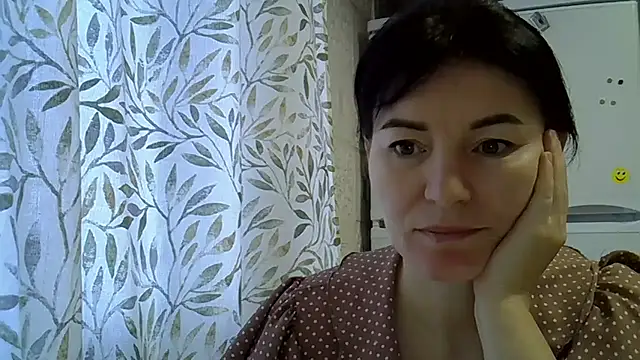 Krystal 82 online show from December 2025 08:30:01 AM