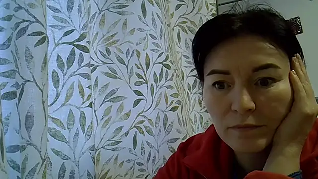 Krystal 82 online show from December 2025 10:28:02 AM