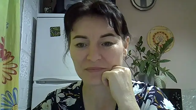 Snapshot of Krystal_82 chatting on November 2025 06:52:02 PM Krystal 82 online show from November 2025 06:52:02 PM