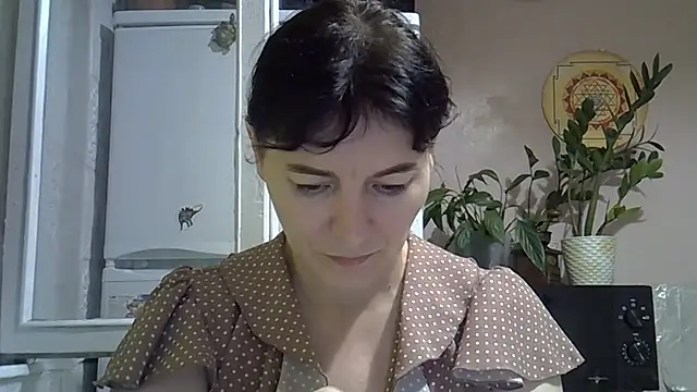 Snapshot of Krystal_82 chatting on November 2025 04:00:02 PM Krystal 82 online show from November 2025 04:00:02 PM