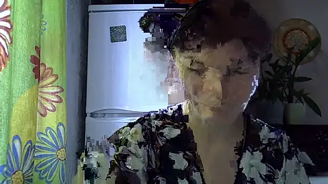 Snapshot of Krystal_82 chatting on November 2025 08:57:02 AM Krystal 82 online show from November 2025 08:57:02 AM