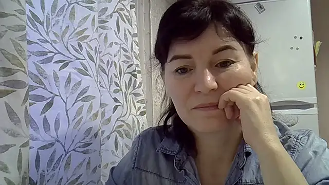 Snapshot of Krystal_82 chatting on December 2025 12:43:02 PM Krystal 82 online show from December 2025 12:43:02 PM