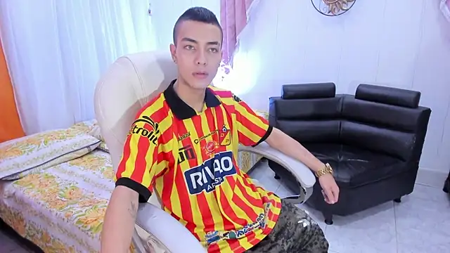 Dereck Boy8 online show from October 2025 08:19:02 PM