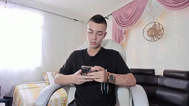 Dereck Boy8 online show from October 2025 07:26:01 PM