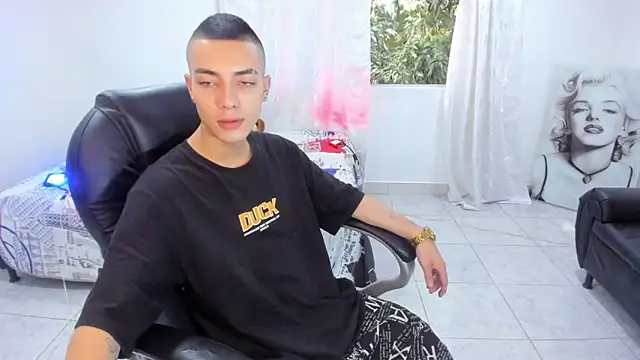 Dereck Boy8 online show from October 2025 08:54:01 PM