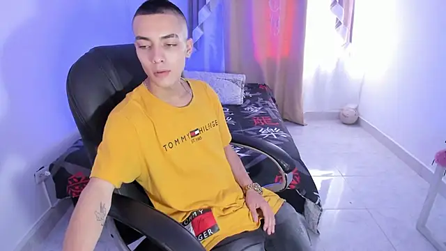 Dereck Boy8 online show from November 2025 07:47:01 PM