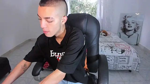 Dereck Boy8 online show from December 2025 07:45:01 PM