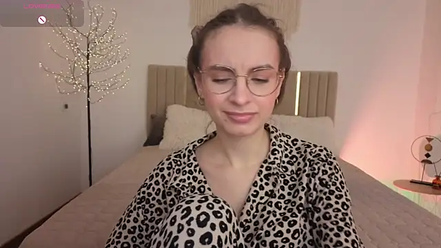 Snapshot of Real_cutie1 chatting on May 2026 12:47:02 PM Real cutie1 online show from May 2026 12:47:02 PM