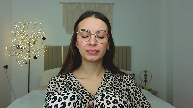 Real cutie1 online show from February 2026 01:52:02 PM