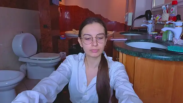 Real cutie1 online show from December 2025 01:48:02 PM