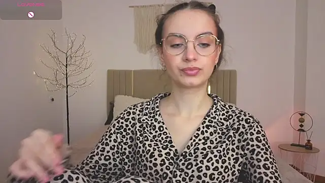 Snapshot of Real_cutie1 chatting on May 2026 12:39:01 PM Real cutie1 online show from May 2026 12:39:01 PM