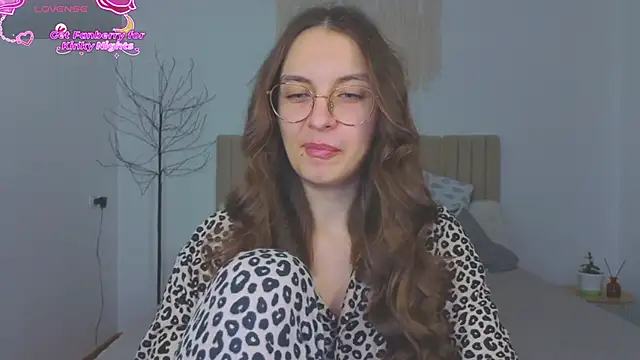 Real cutie1 online show from December 2025 01:57:01 PM