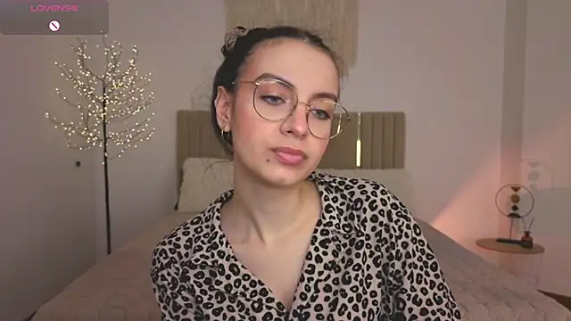 Snapshot of Real_cutie1 chatting on May 2026 12:45:01 PM Real cutie1 online show from May 2026 12:45:01 PM
