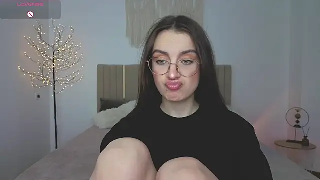 Snapshot of Real_cutie1 chatting on May 2026 12:53:02 PM Real cutie1 online show from May 2026 12:53:02 PM