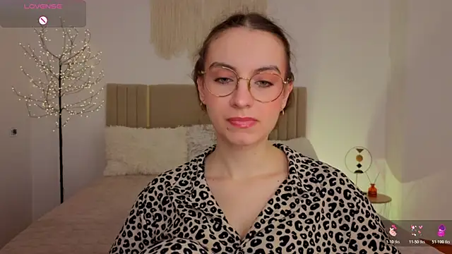 Snapshot of Real_cutie1 chatting on May 2026 12:48:02 PM Real cutie1 online show from May 2026 12:48:02 PM