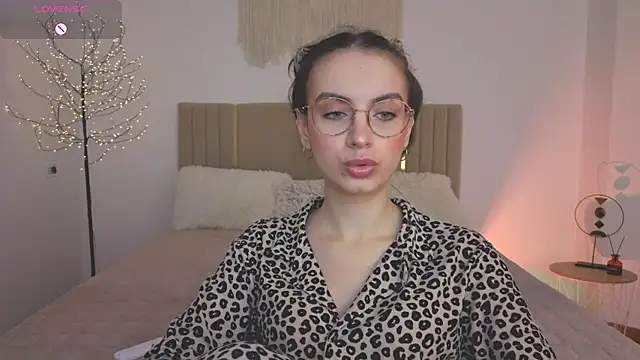 Snapshot of Real_cutie1 chatting on May 2026 12:55:01 PM Real cutie1 online show from May 2026 12:55:01 PM