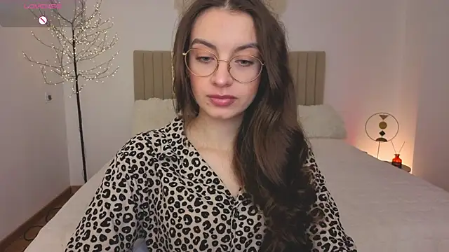 Snapshot of Real_cutie1 chatting on April 2026 01:07:02 PM Real cutie1 online show from April 2026 01:07:02 PM