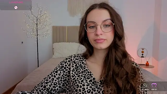 Snapshot of Real_cutie1 chatting on May 2026 01:41:01 PM Real cutie1 online show from May 2026 01:41:01 PM