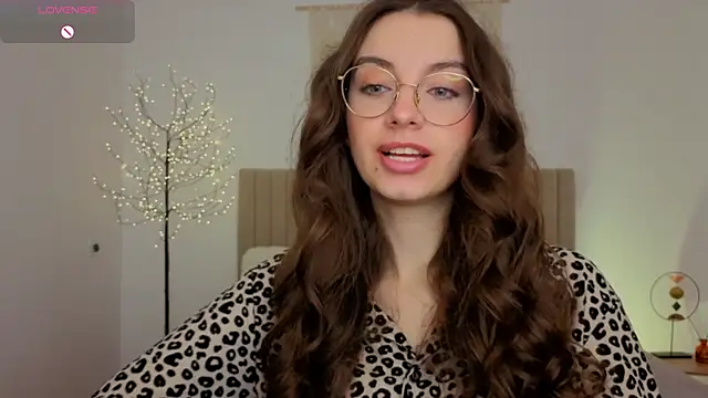 Snapshot of Real_cutie1 chatting on May 2026 12:55:02 PM Real cutie1 online show from May 2026 12:55:02 PM